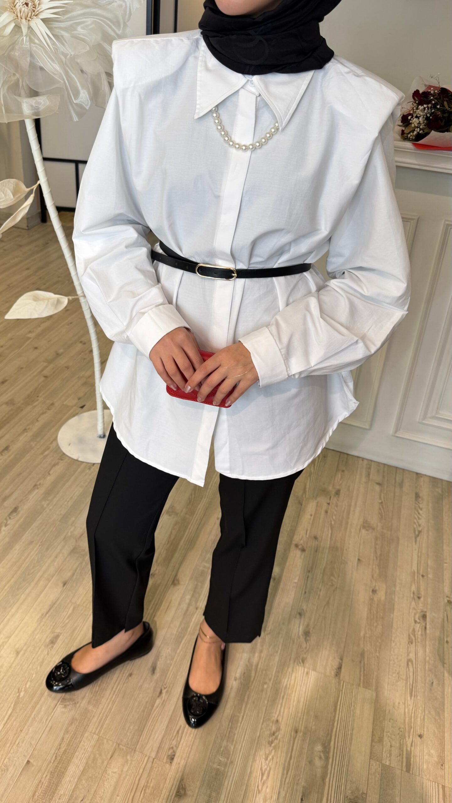 image_1950-106.jpg İnci Kolyeli Gömlek - Beyaz - Görsel 1