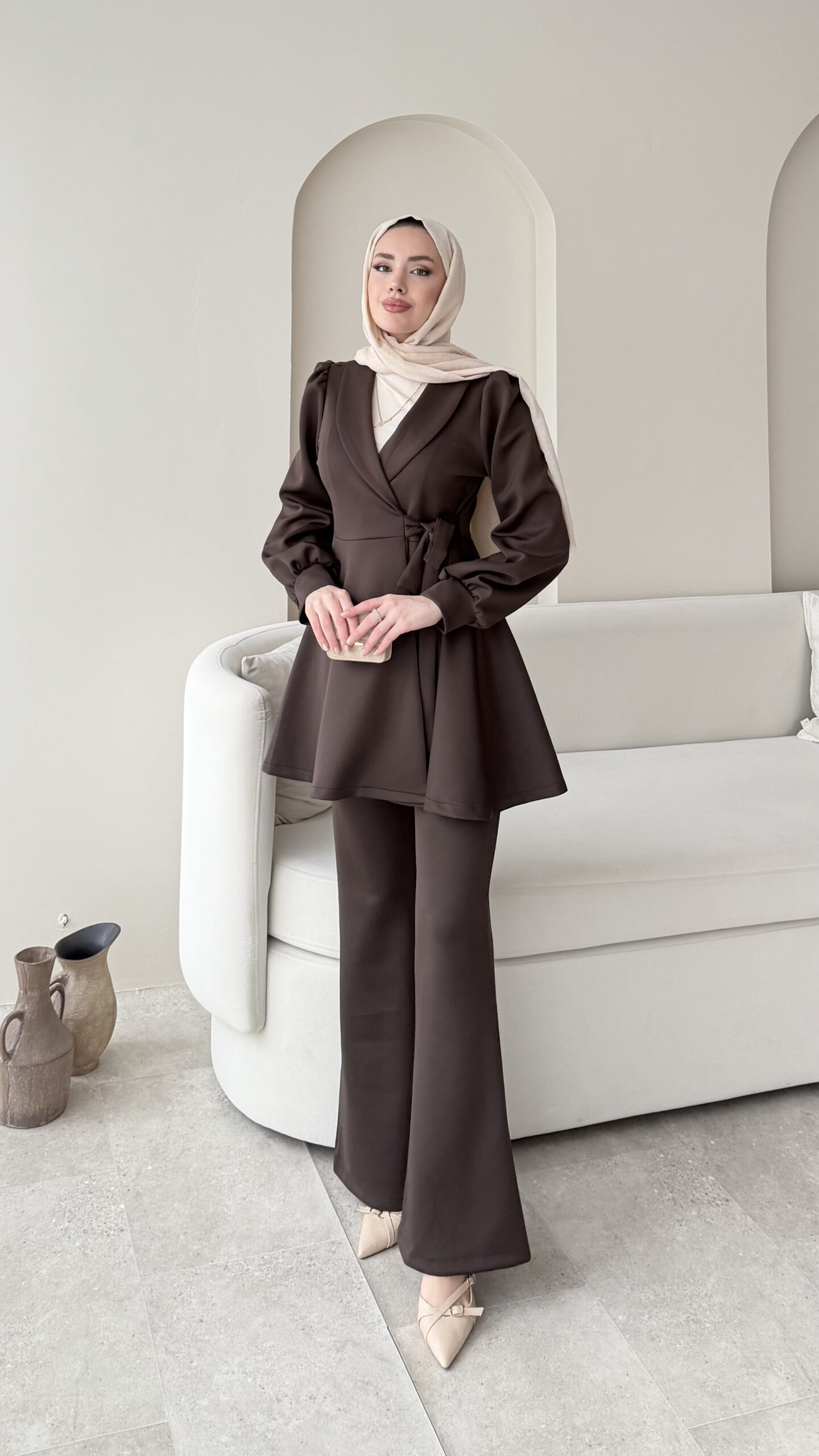 1763020523_0_69158eeb995fe-scaled-2.jpg Pira Bağlamalı Scuba Takım - Koyu Kahve - Görsel 1