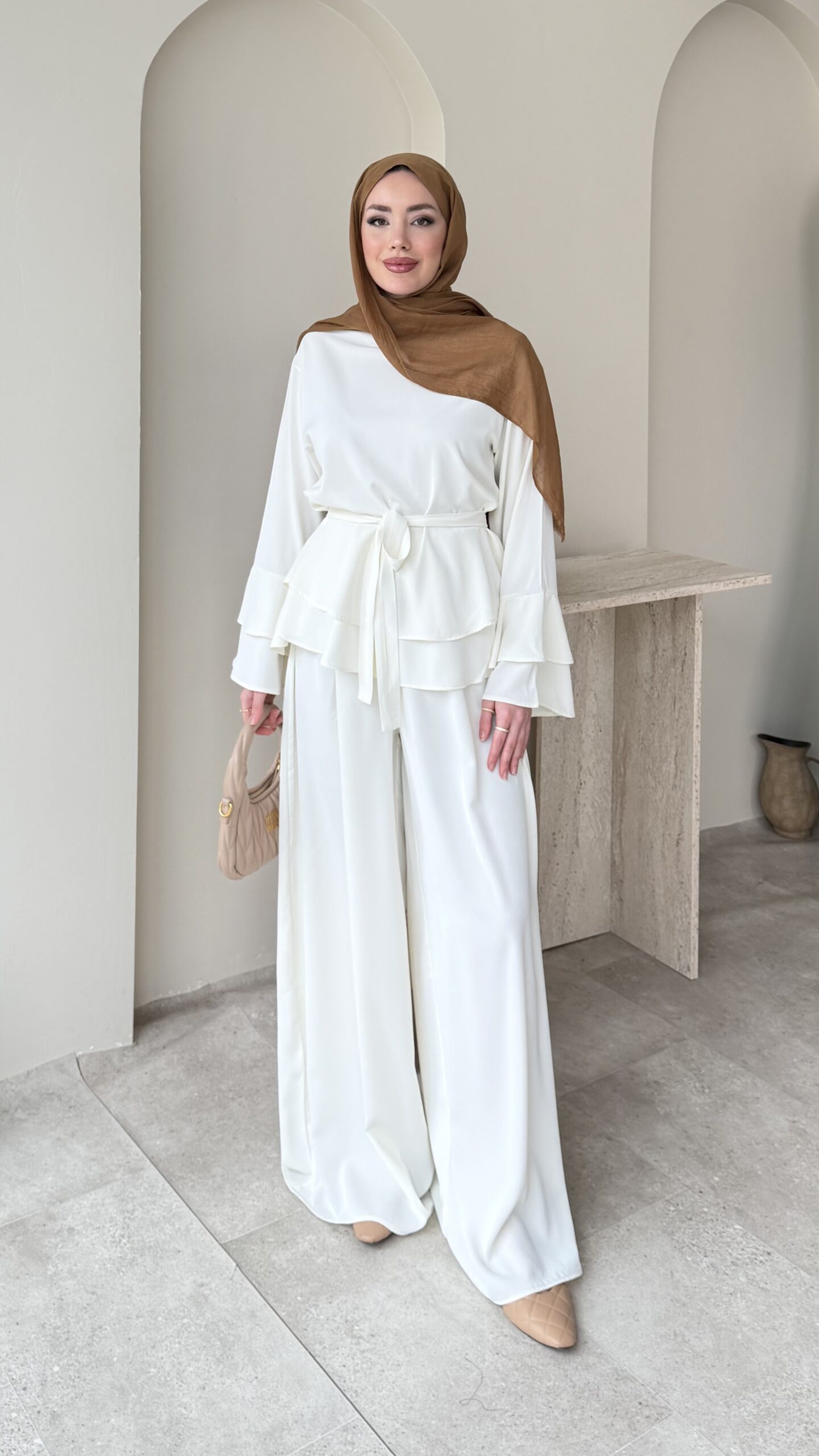 1775899825_0_69da14b1a95c1.jpeg Very Kat Katlı Takım - Beyaz - Görsel 1