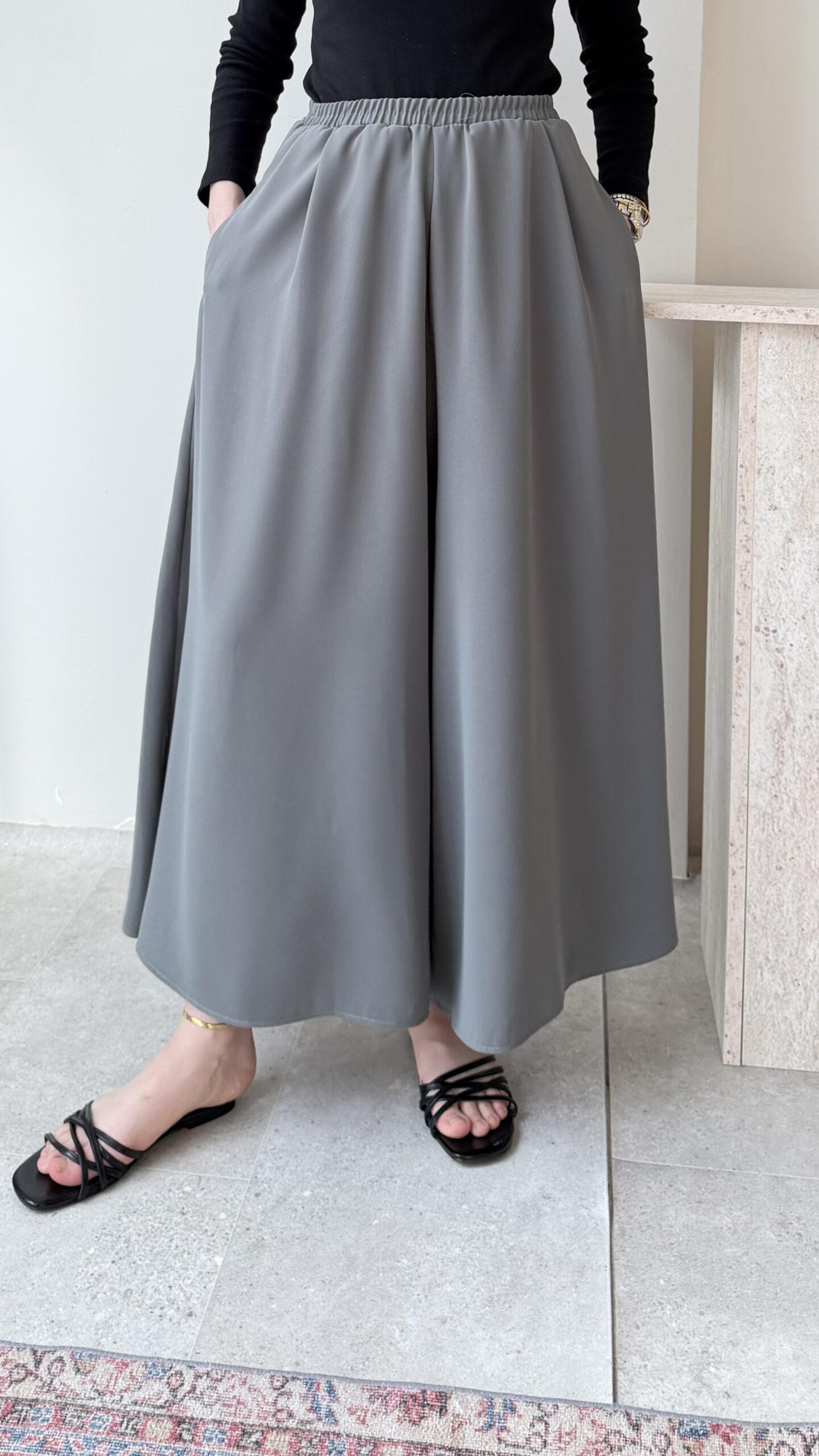 1778749404_0_6a058fdc36ab2.jpeg Etekli Pantalon-Gri - Görsel 1